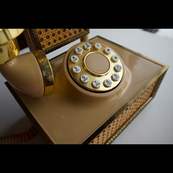 Fun old phone - Picture 3 of 8